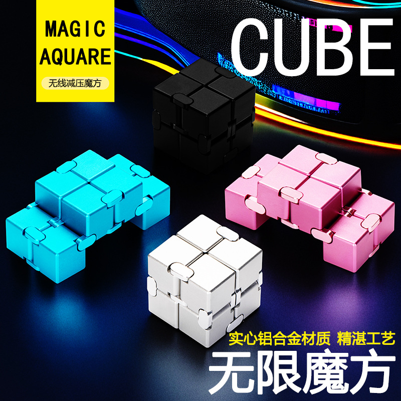 Model Kit Infinite Dimension - Cubo di Rubik Infinito in Lega