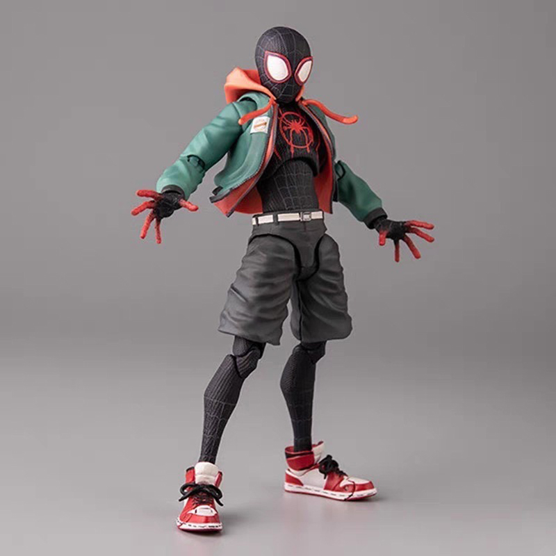 Sv Action Spiderman Miles Mora - Model Kit Action Figure recensione e prezzo