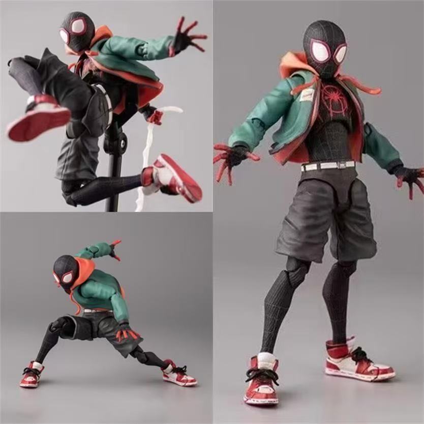 Sv Action Spiderman Miles Mora - Model Kit Action Figure recensione e prezzo
