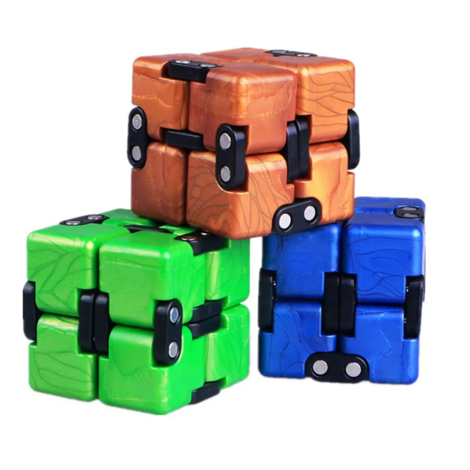 QiYi 2x2 Crazy Cube 2x2x2 Endl - Model Kit Infinite Dimension recensione e prezzo